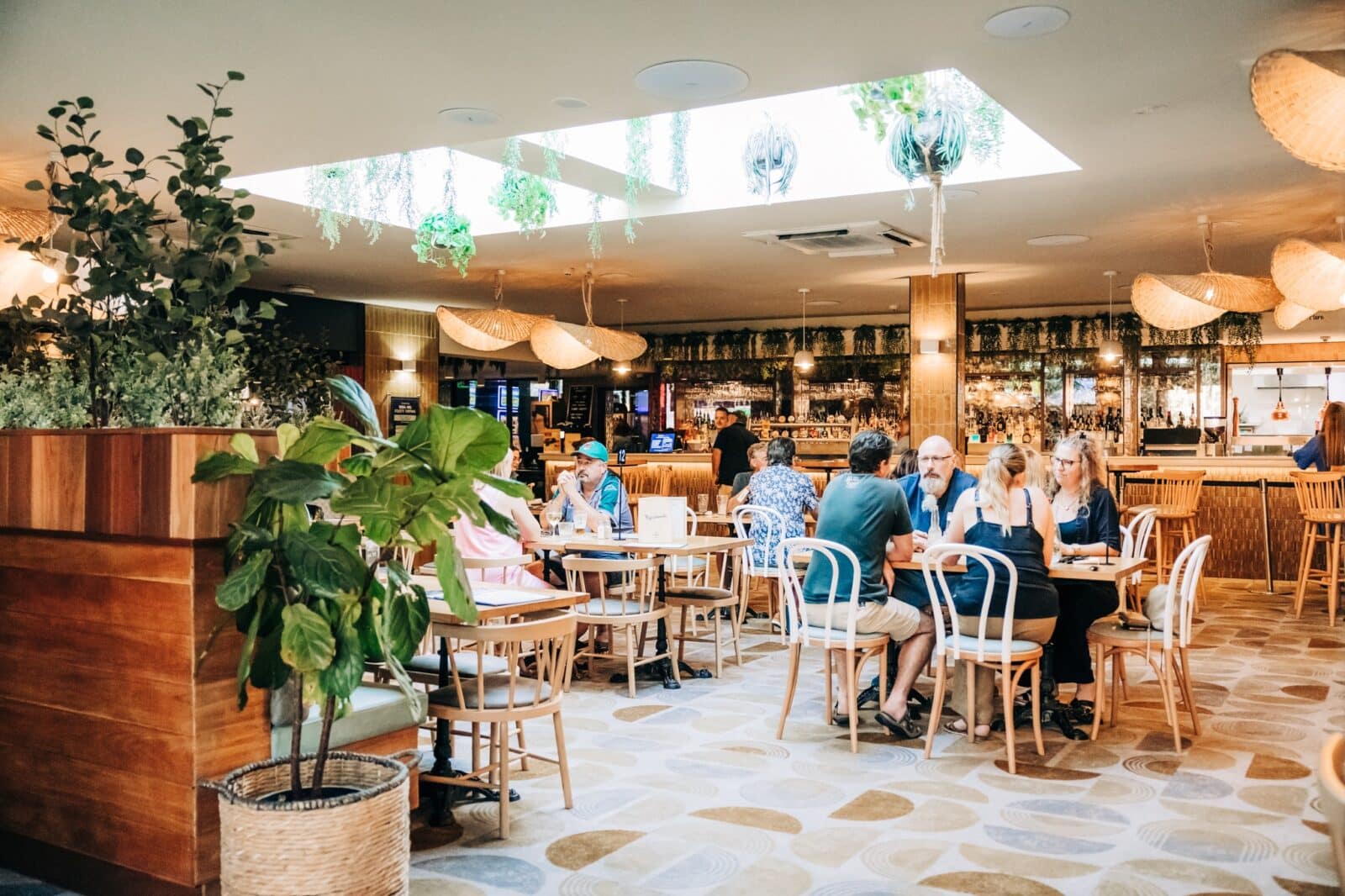 Casual pub dining at The Entrance restaurants. Image: Lauren Zalud